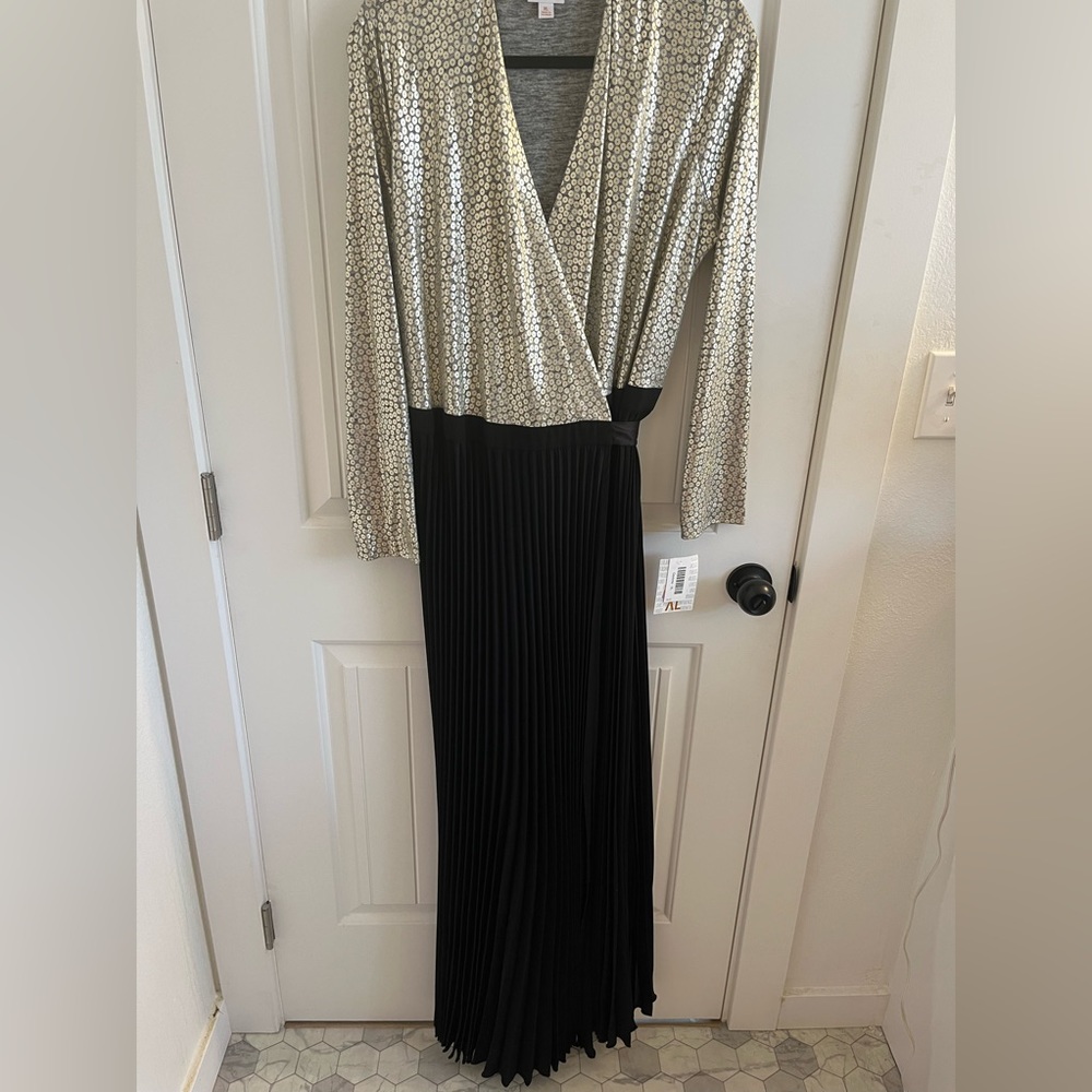 LuLaroe DeAnne dress.  Size XL.  Never worn. Tags are still on dress.